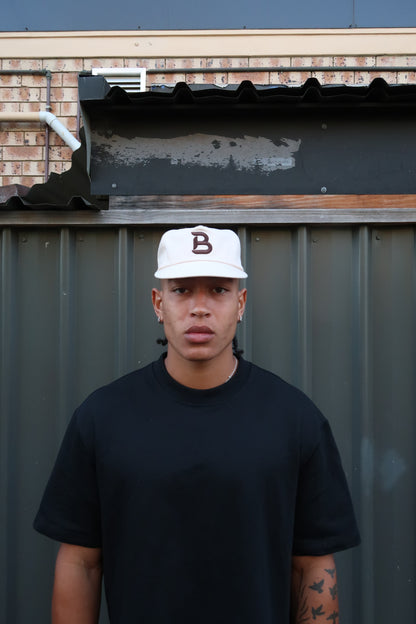 latte "B" hat