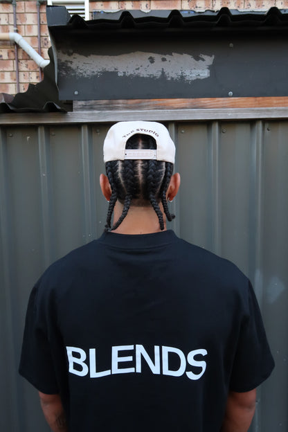 latte "B" hat